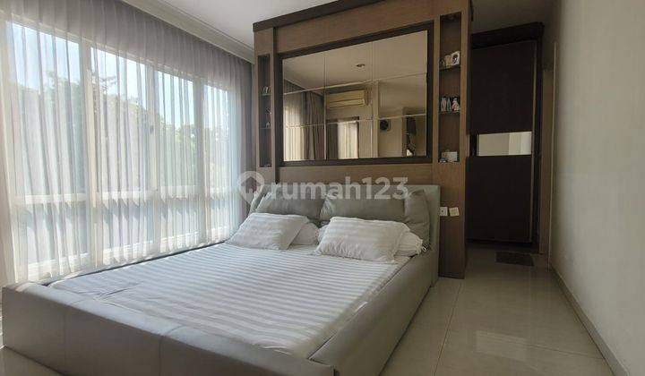 Dijual Rumah Di Gading Serpong, Jarang Ada Rumah View Pool, Selangkah Ke Swimming Pool Cluster di Kawasan Springs Luas 180 10x18 Bangunan 2 Lantai Sudah Renovasi Perluasan, Lantai Granit 4+1 Kamar Tidur master Bedroom Besar Diatas, Dengan Bathtub di Dalam 1