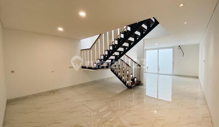 House in the Veteran Area, Health Street, and Bintaro Sector 1, Affordable Price, Ready to Occupy.