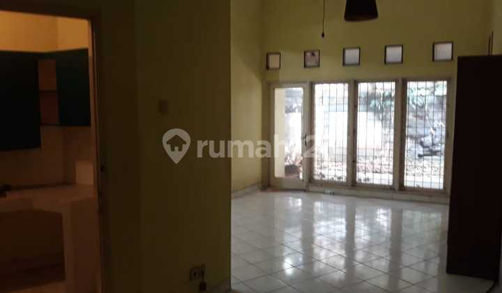 Bangunan Lama Bata Merah Kokoh Luas Tanah Besar Siap Huni Harga Murah