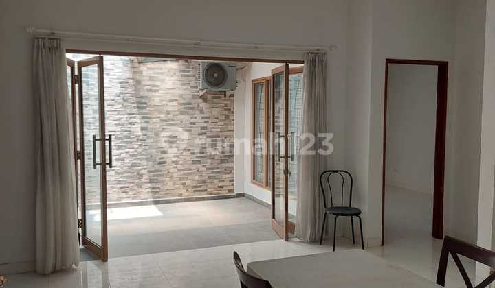 Emerald Bintaro Jaya House Ready to Live, Affordable Price, Not Flooded, Still Negotiable, Strategic Location, No Flooding