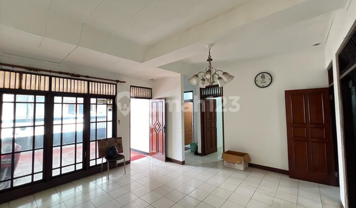 Rumah Lama Kokoh Bata Merah di Kebayoran Lama Harga Murah Masih Nego 2