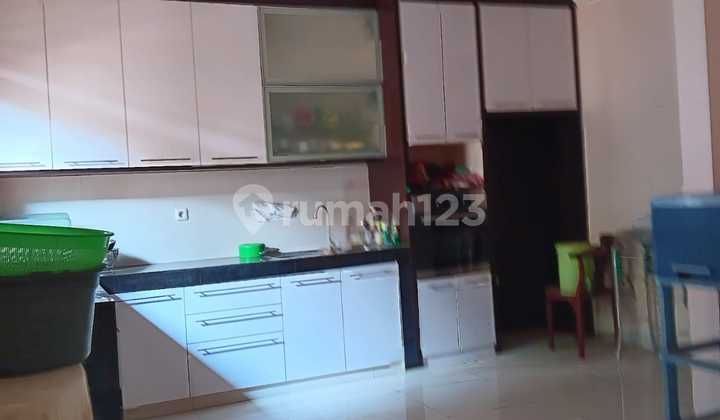 Di  rumah lama di Jl kebon kelapa, kebayoran lama Jakarta Selatan 2