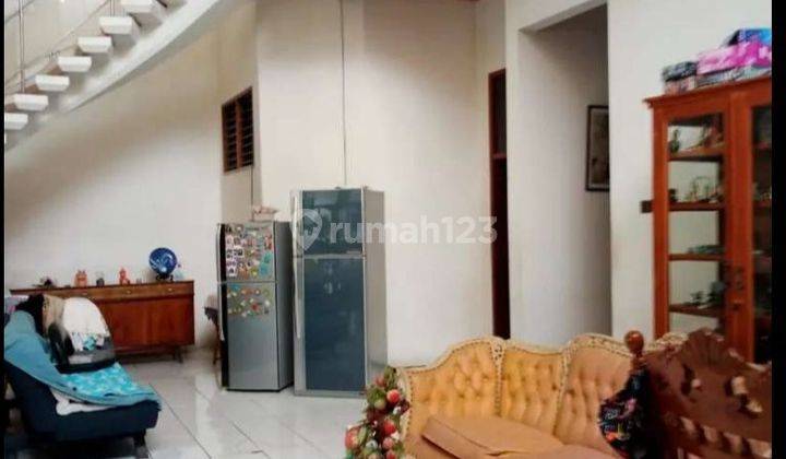 Dijual rumah cepat, lokasi strategis, siap huni, tengah kota, di Blambangan, sby 2