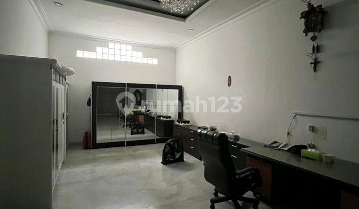 Dijual Cepat Rumah dan Tempat Usaha Luas di Biliton Surabaya