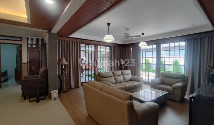 Rumah Mewah Full Furnished Area Tengah Kota Solo 2