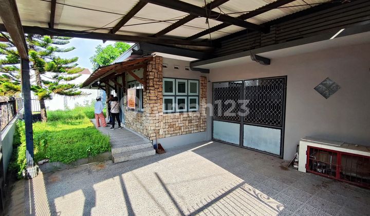 Nice House with a Spacious Yard in the Center of Solo City 2