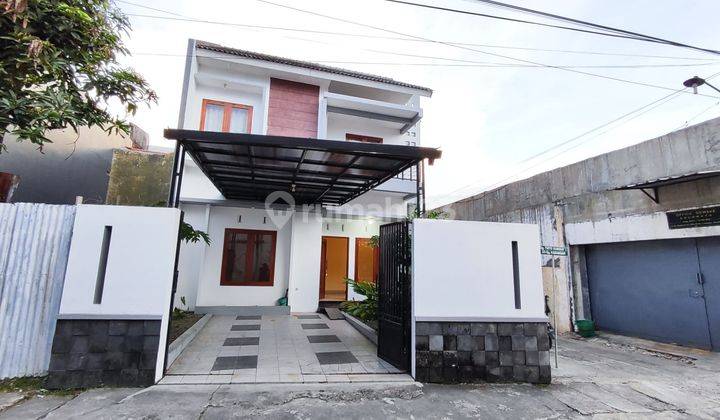 Rumah Baru Minimalis Modern 2 Lantai Lokasi di Laweyan Solo