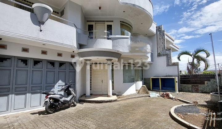 For Rent Spacious House in Setra Indah Ready to Occupy