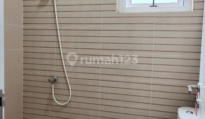 Minimalist House in Kota Wisata, Good, Comfortable, Affordable, Land 60, Building 90, Negotiable 2