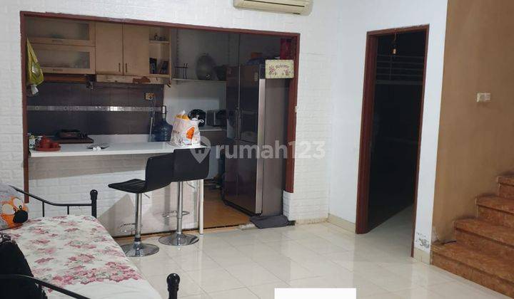 Rumah 2 Lantai dijual cepat lokasi strategis di raffles hills 1