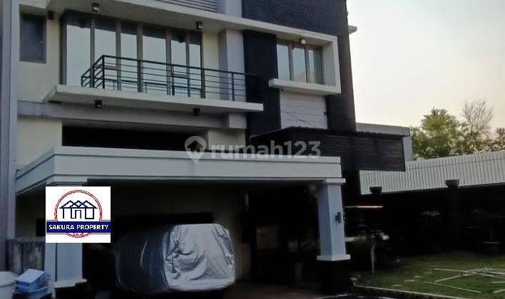 Rumah Bagus Ada Kolam Renang di Raffles Hills  1