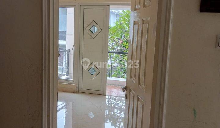 Rumah 2 Lantai Unfurnished di Raffles Hills , Jakarta Timur 2