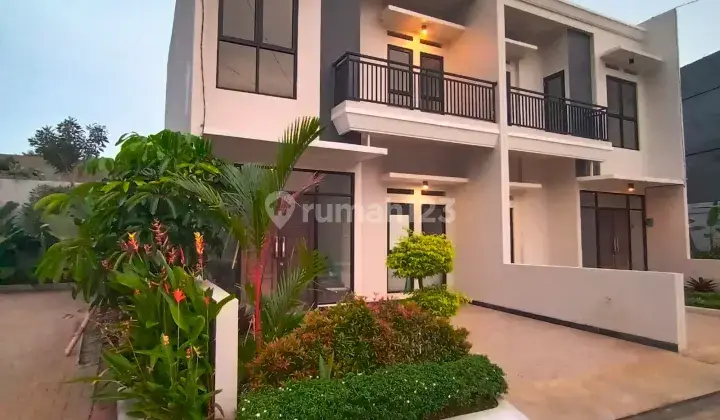 Rumah Siap huni di jatisampurna row jalan lebar dekat tol