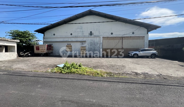 Dijual Tanah Bonus Gudang Dikawasan , Jl Nakula - Seminyak, Kuta 