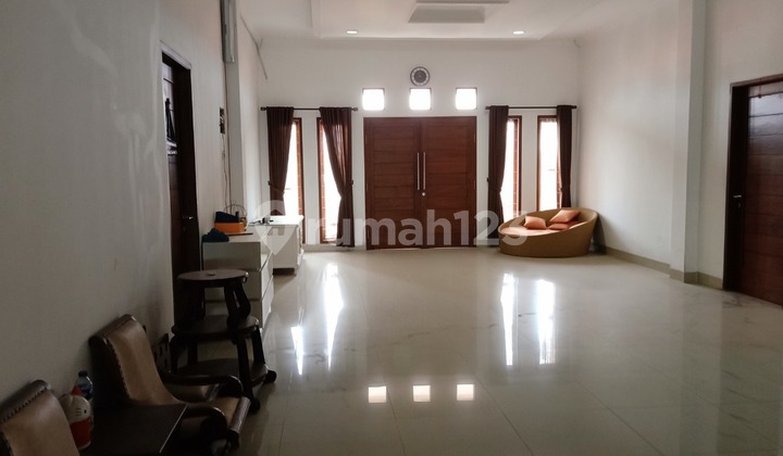 A large and beautiful house with 4 floors, can accommodate 3 families in Kopo Permai. 2