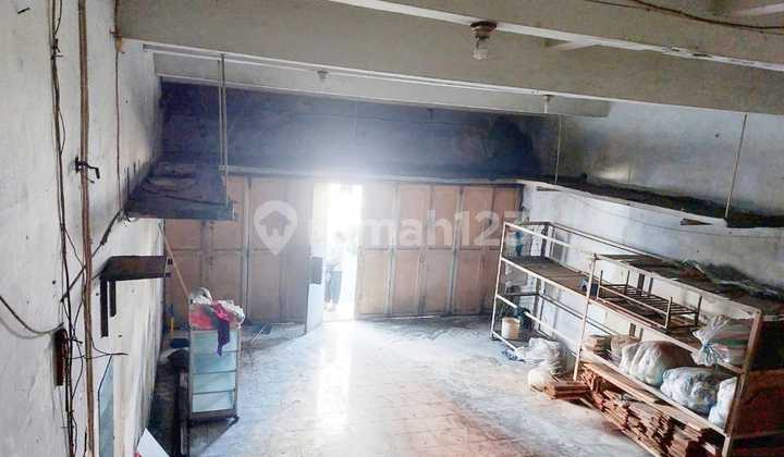 For Rent 3-Story Shop House in the Center of Tasikmalaya City, Quite Busy and Strategic. Very Good for Shops, Offices, etc. 2