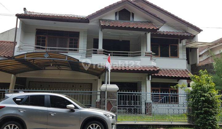 Rumah 2 Lantai Nuansa Kayu Jati Batununggal Bandung 1