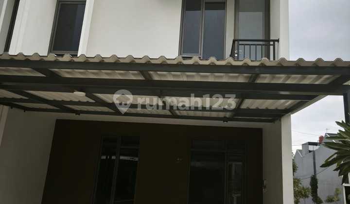 Comfortable and Lush House at Taman Kopo Indah 5 Bandung 1