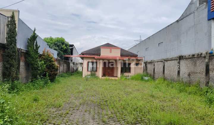 Strategic House and Warehouse on Sumedang Main Road Towards Cirebon