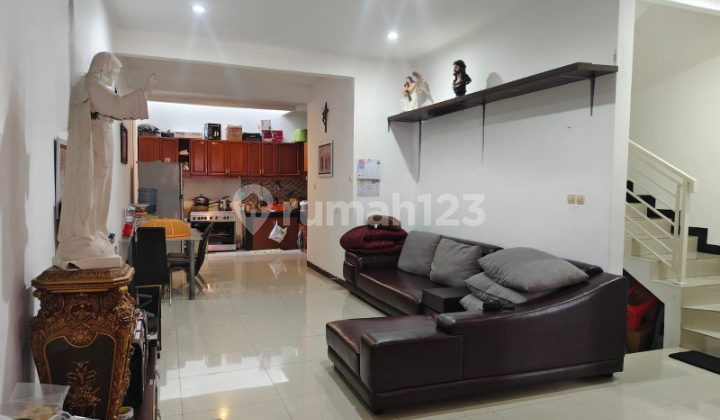 Two-Story House in Sommerville Complex, Taman Kopo Indah 5, Bandung 2