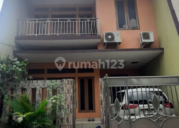 Rumah Kompleks Dekat Dg Tempat Usaha di Harapan Kita Karawaci Tangerang..