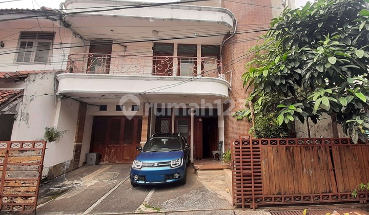 Rumah 2 Lantai, Ada Pool Diantara Permata Hijau dan Kebayoran Lama Jakarta Selatan... Rumah 2 Lantai, Ada Pool Diantara Permata Hijau dan Kebayoran Lama Jakarta Selatan...