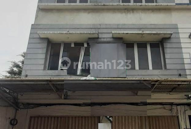 Ruko gandeng dekat dg pasar Ciputat, parkir luas.... Ruko gandeng dekat dg pasar Ciputat, parkir luas....