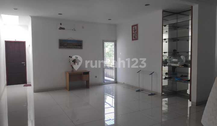 A house in Puri Beta Ciledug near the Trans Jakarta bus stop... 2