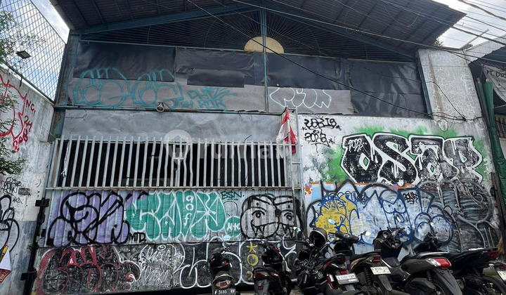 Gudang Strategis di Jalan Raya Pos Pengumben Jakarta Barat