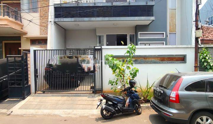 Rumah Greenville Jakarta Barat Lebar 10 Row Jalan 2 Mobil 1