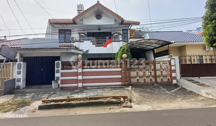 Rumah Tanjung Duren Cocok Jadi Rumah Kost. Row Jalan 3 Mobil.