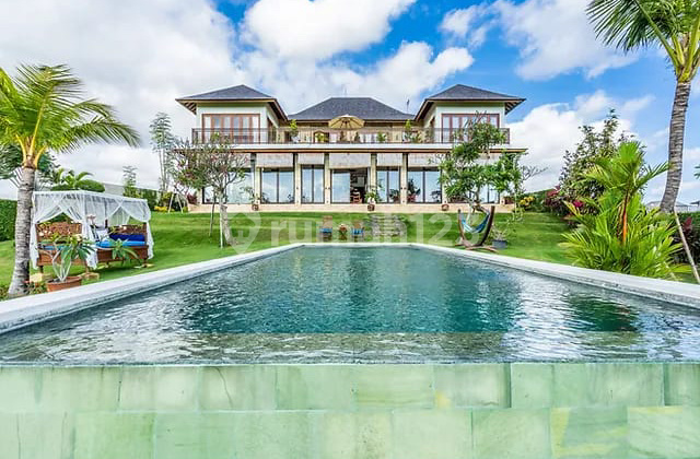 AVAILABLE LUXURY VILLA FOR RENT  IN MENGENING BEACH, CEMAGI 1
