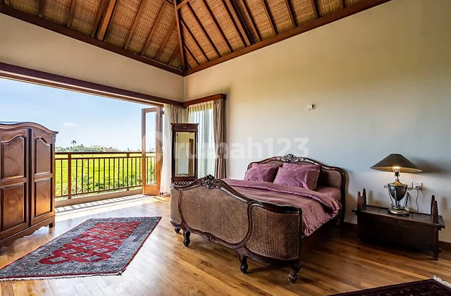 AVAILABLE LUXURY VILLA FOR RENT  IN MENGENING BEACH, CEMAGI 11