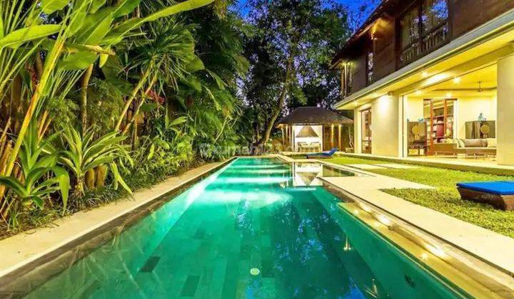 f o r s a l e Amazing spacious 2 Storey Villa at Seminyak  1