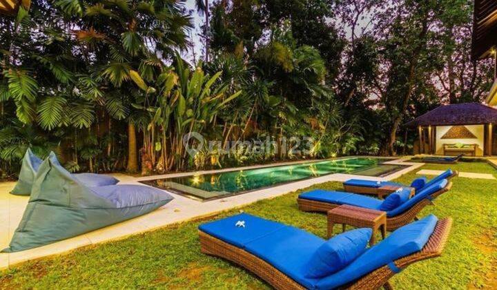 f o r s a l e Amazing spacious 2 Storey Villa at Seminyak  2