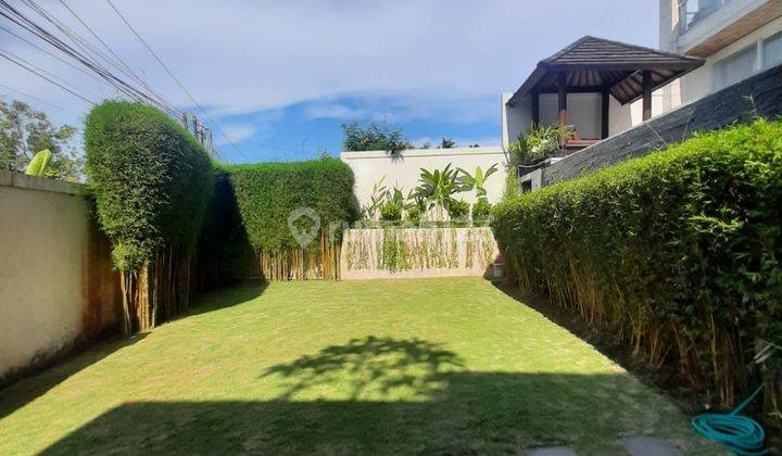 f o r s a l e Modern 2 storey villa with closed living in Ungasan 2