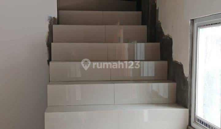 b r a n d  n e w  Dijual 1 Unit Rumah 2 Lantai 2BR Lingkungan Perumahan  2