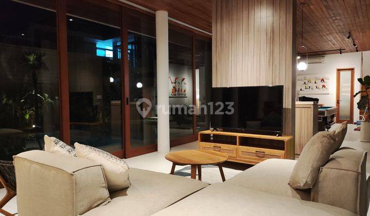 f o r s a l e  3 Bedrooms modern villa in Pererenan 2