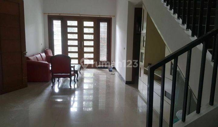 Rumah 2 Lantai Hgb Bagus Dijual Di Graha Famili  2