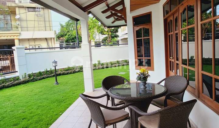 Rumah Bagus Disewakan Di Taman Pradah Ada Kolam Renang 2