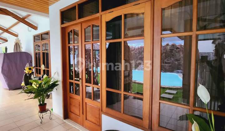 Rumah Bagus Disewakan Di Taman Pradah Ada Kolam Renang