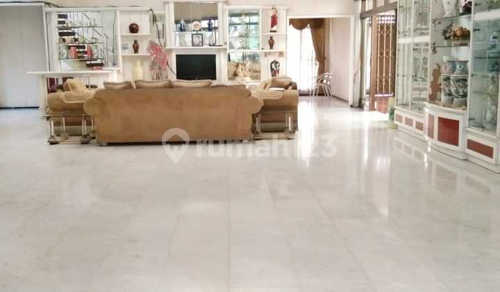 House For Sale In Manyar, Nice And Luxurious, Strategic Location 2