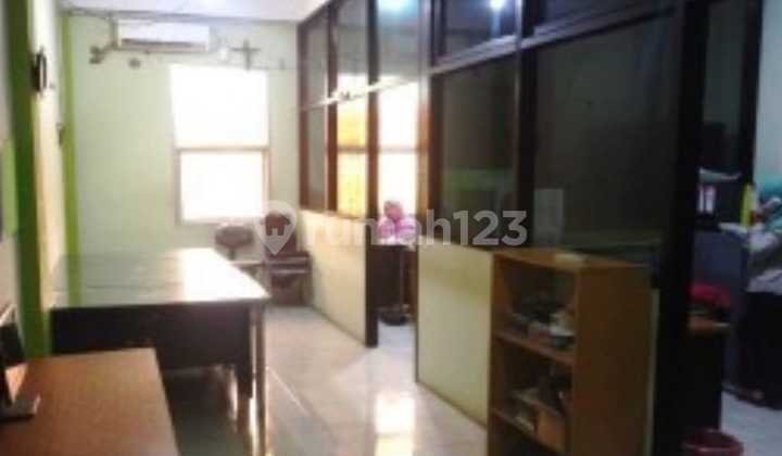 Shop House for Sale in Gedangan Area, 3 Floors, Excellent Condition 2