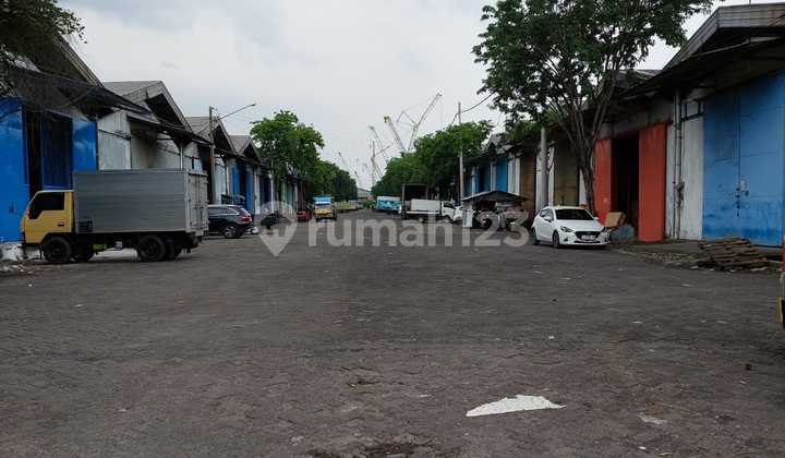 Warehouse for Rent in Margomulyo Permai, Area 410
