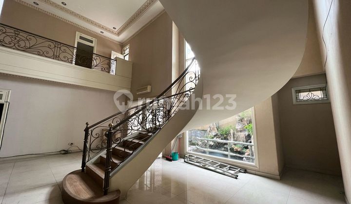 Rumah Dijual Graha Family Blok Favorit Bagus 2