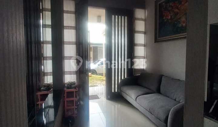 Second-Hand House for Sale in Bukit Mas Tourism Area, Wiyung Region Second-Hand House for Sale in Bukit Mas Tourism Area, Wiyung Region
