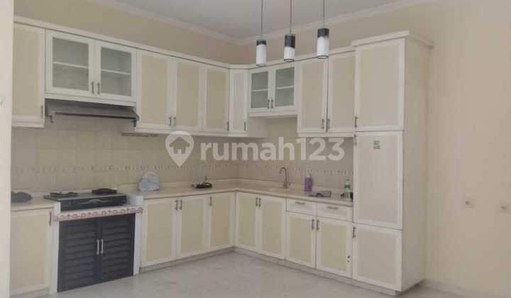 House for Rent in Wiyung Area, Good Condition, Semi-Furnished. 2