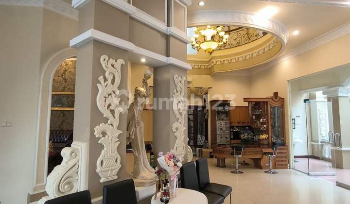 Jarang Ada Rumah Mewah Klasik Full Furnished di ARAYA MALANG  2