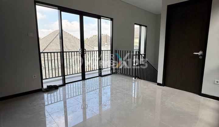 Properti Langka Rumah Modern Tropis di Cluster Golf Araya Malang 2