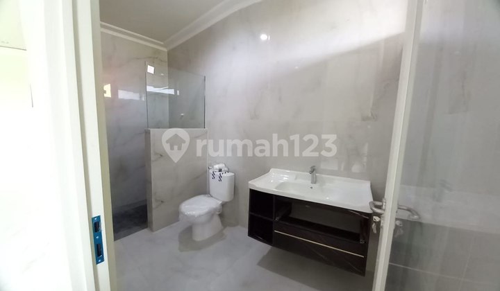 Dijual/Disewakan Rumah Megah di Greenwood Boulevard Araya Malang 2